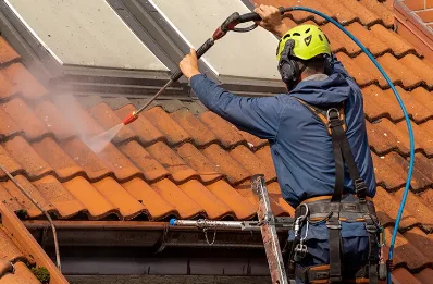 Démoussage et hydrofuge de toiture à Roquetoire